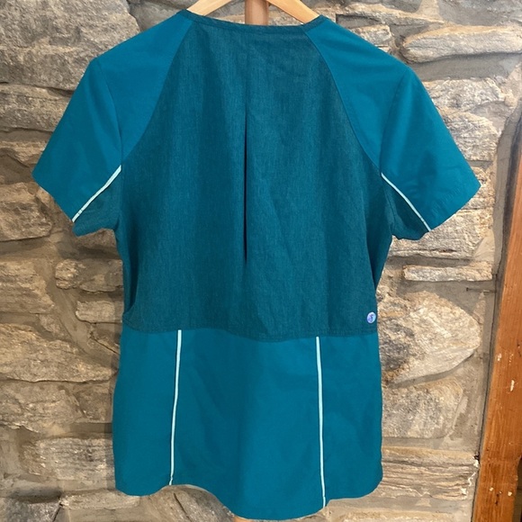 Scrubletics Tops - Picture 2 of 7